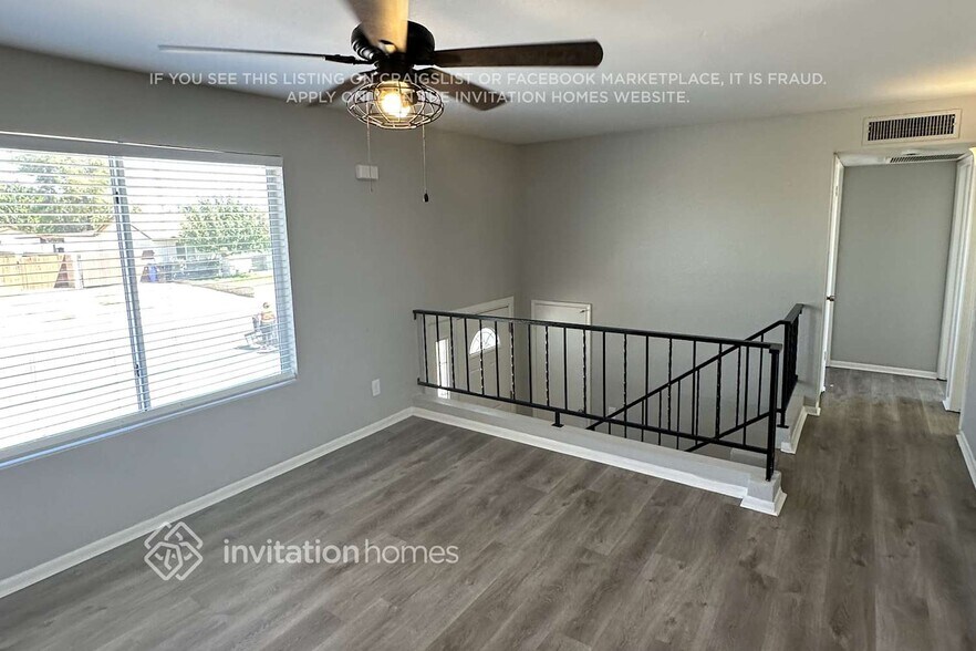 Building Photo - 3807 W Columbine Dr