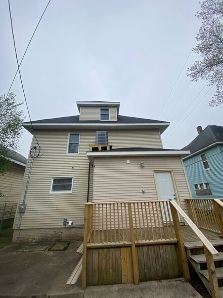 Building Photo - 215 E Bronson St