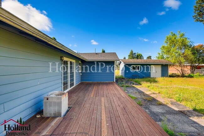 Building Photo - Espectacular Single Level 4 Bed Home in Hi...