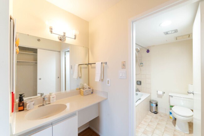 Building Photo - Contemporary 2BR/2BA Corner Condo at The Encore of McLean