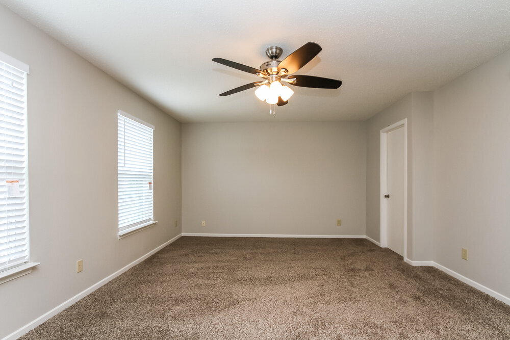 Building Photo - 2858 Ludwig Dr