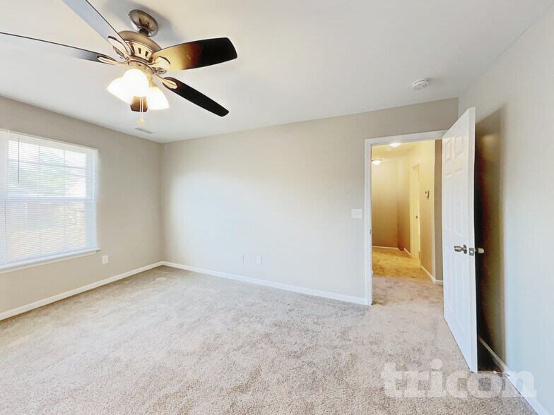 Building Photo - 1316 Crandon Dr