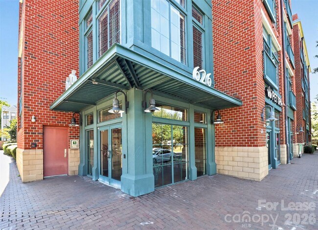 Building Photo - 626 N Graham St