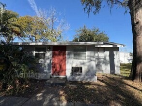 Building Photo - 4611 N Hubert Ave