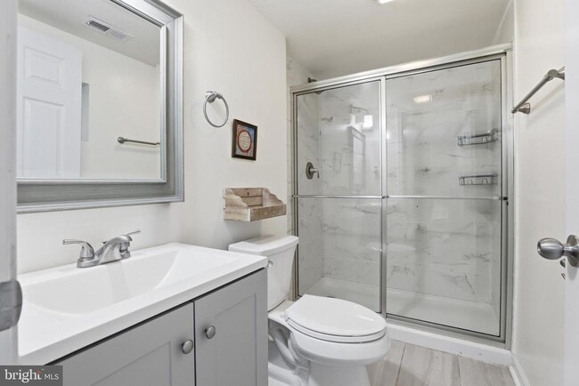 Building Photo - 6906 Berkshire Dr