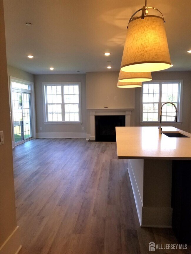 Building Photo - 4403 Thompson Dr
