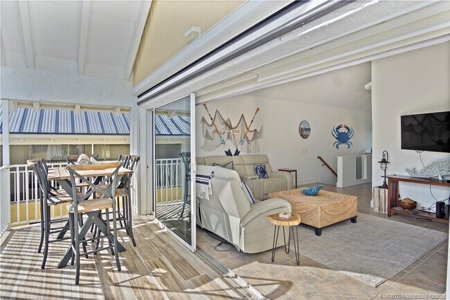 Building Photo - 245 NE MacArthur Blvd