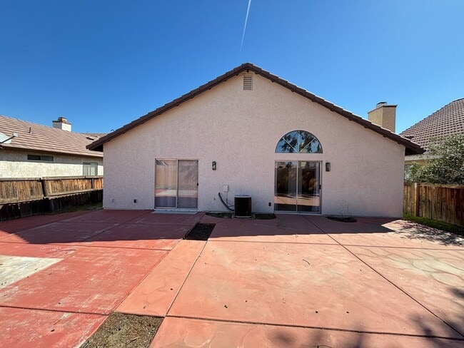 Building Photo - Single Story Palmdale Home