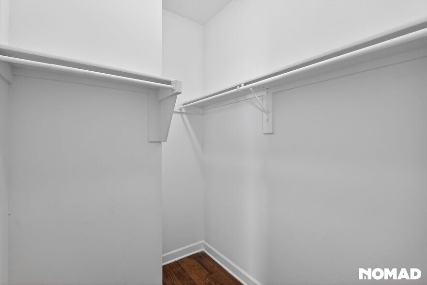 Building Photo - 4886 Fox Springs Dr