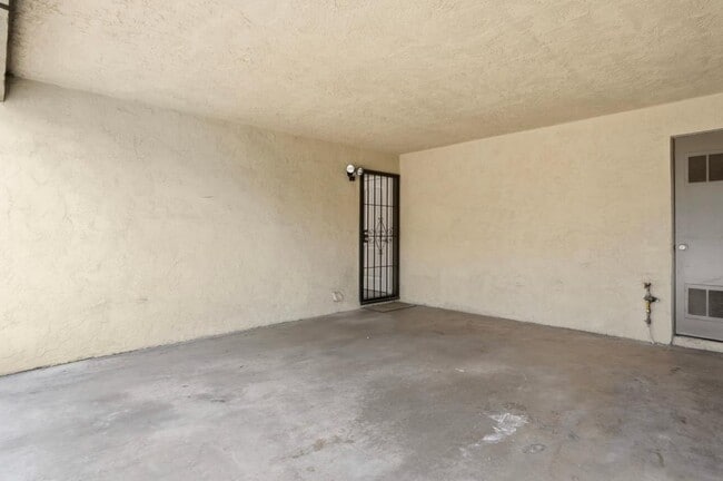 Building Photo - 8879 Hillery Dr