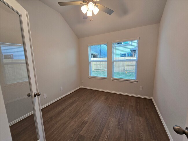 Building Photo - 2215 Villa Bella Ln