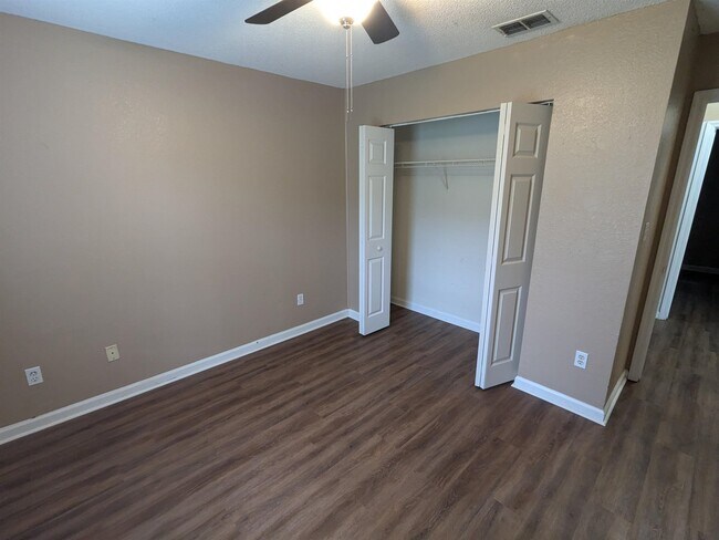 Building Photo - 3100 Dunkeld Ct