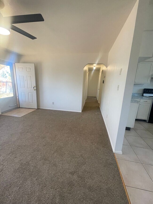 Building Photo - 154 S Los Pinos Dr