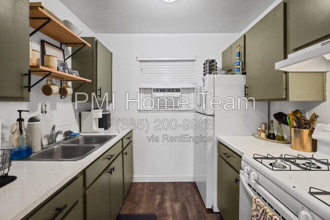 Building Photo - 5630 Meadow Ln
