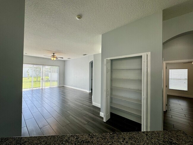 Building Photo - 11056 Dawnview Ln