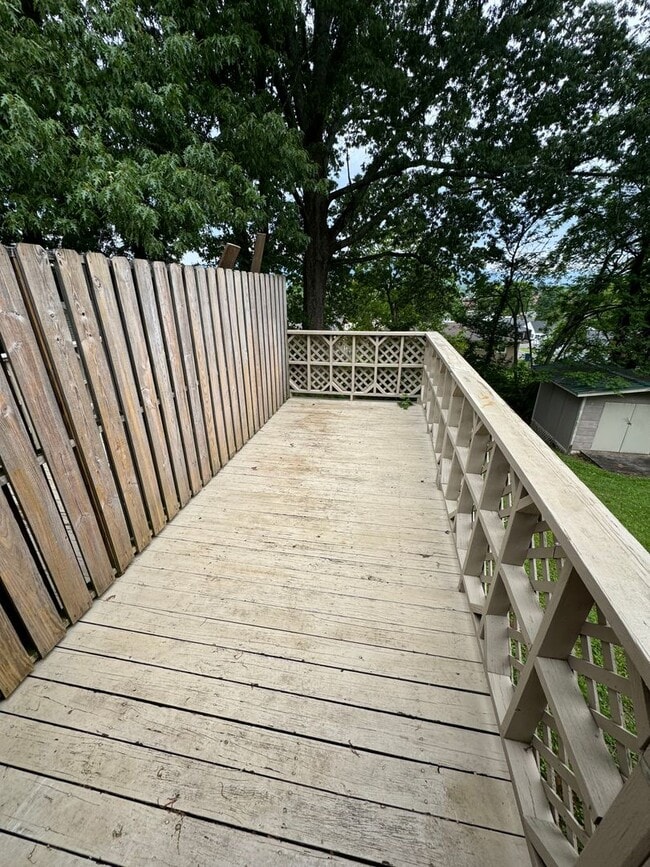 Building Photo - 2 Bed 1 Bath in Rossville w/ Huge Storage ...