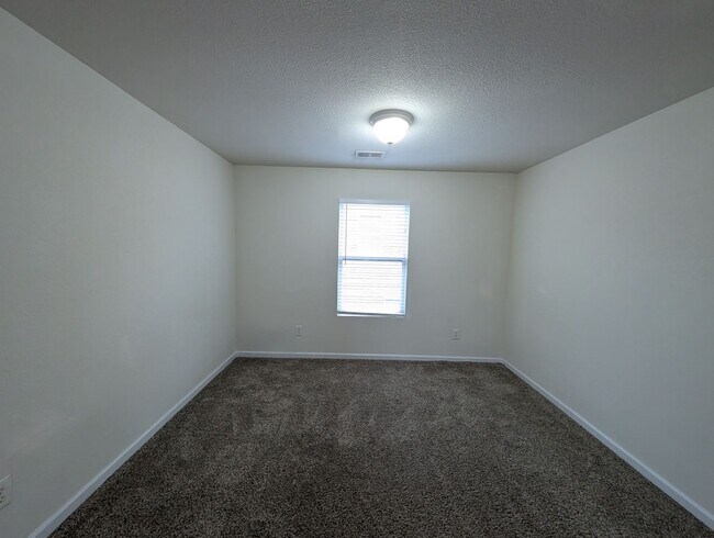 Building Photo - 204 Valleyside Dr NE