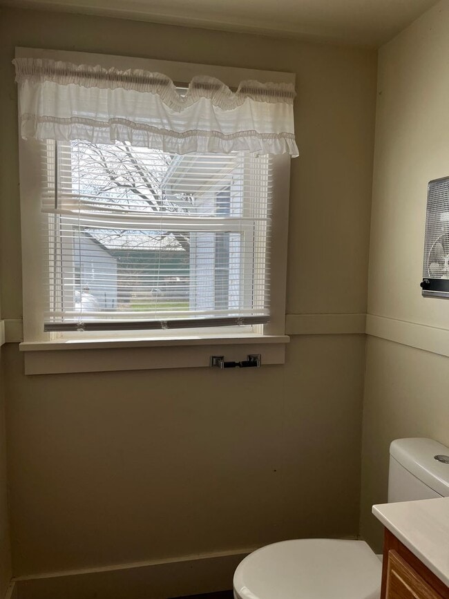 Building Photo - Country living at a great Price.