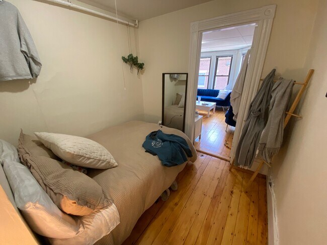 Building Photo - 53 Joy St