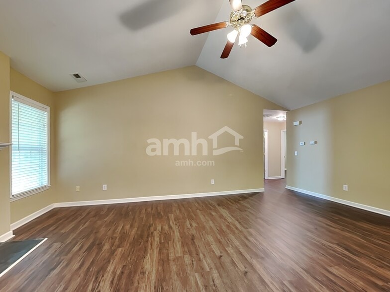 Building Photo - 5910 Bluestem Cir