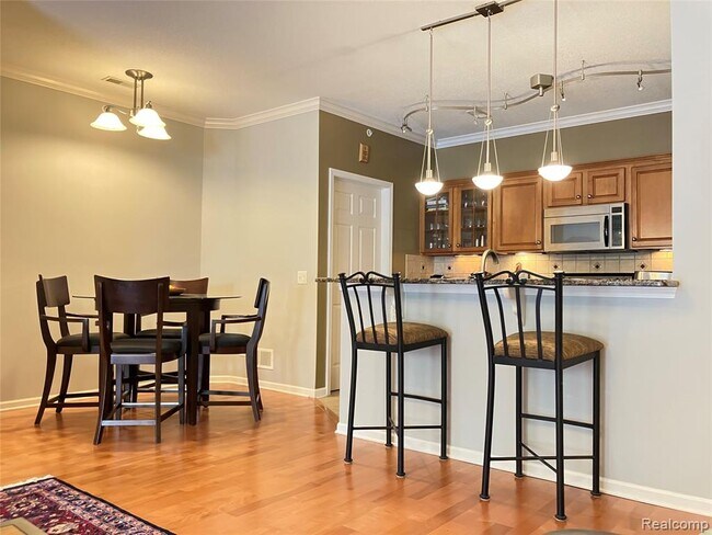 Building Photo - 331 Scio Village Ct