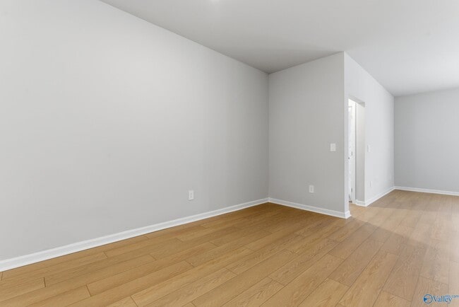 Building Photo - 7520 Doris Ruth Ln SE