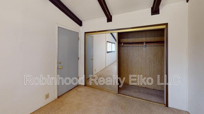 Building Photo - 417 Brent Ln
