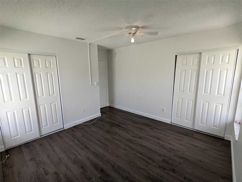 Building Photo - 2456 NW 52nd Ave