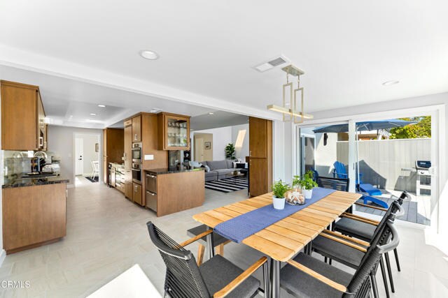 Building Photo - 3810 W Hemlock St