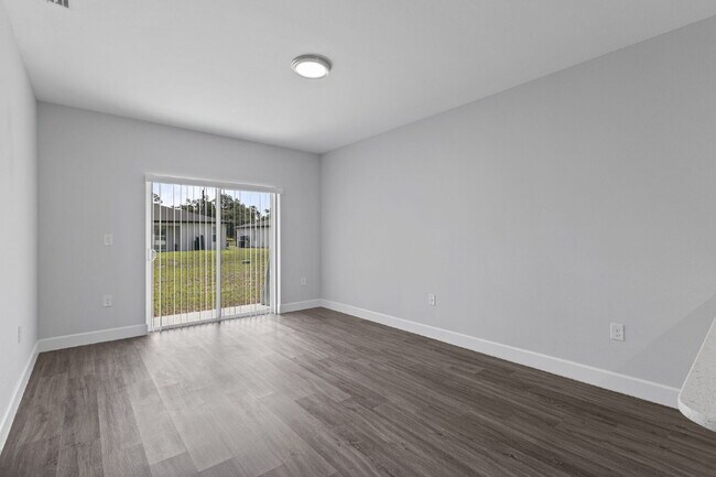 Building Photo - Spacious 3-Bedroom Duplex Oasis with 2 Full Baths in Port Charlotte – Your Ideal Retreat Awaits!
