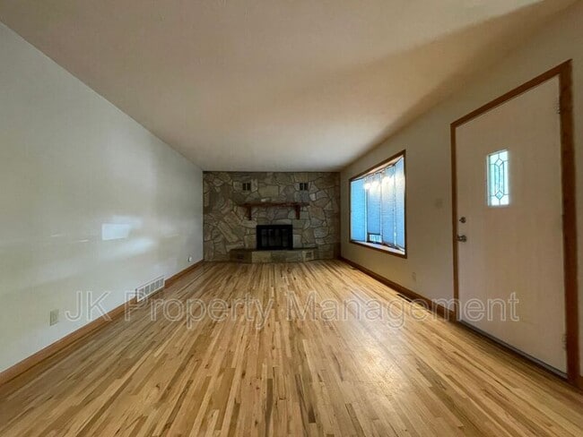 Building Photo - 717 52nd St S