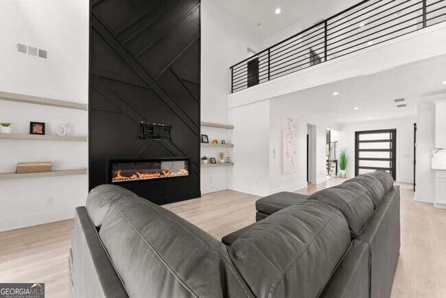 Building Photo - 151 S Pointe Dr