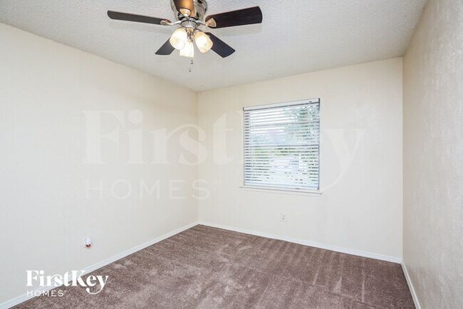Building Photo - 8513 Crestview Dr