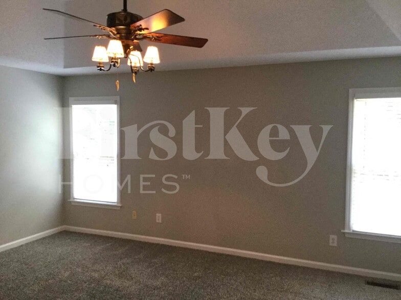 Building Photo - 8130 Stonebrook Dr