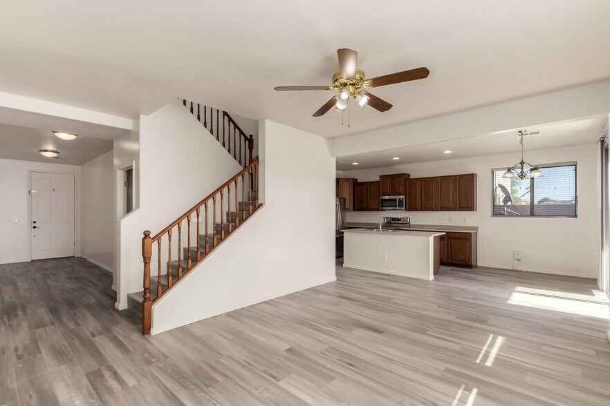 Building Photo - 1927 W Fruit Tree Ln