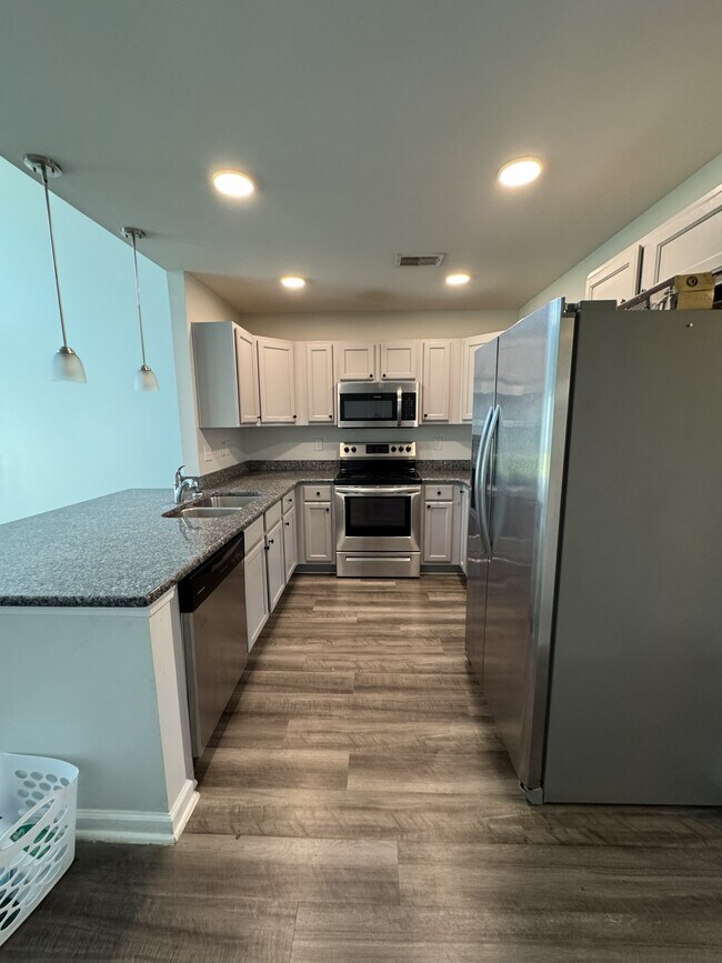 Building Photo - 1032 Tee Shot Dr