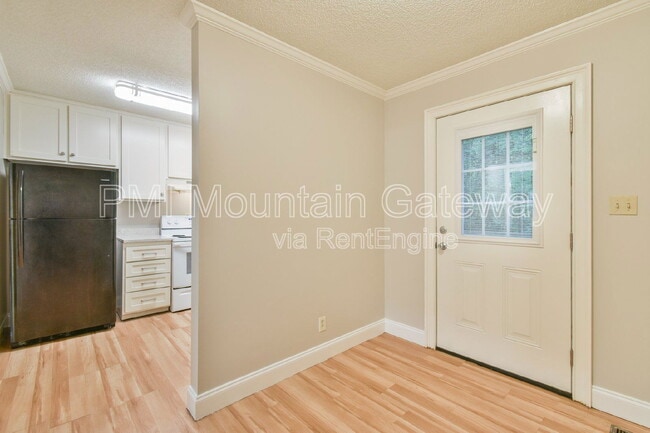 Building Photo - 42-56 Greenwood Cir