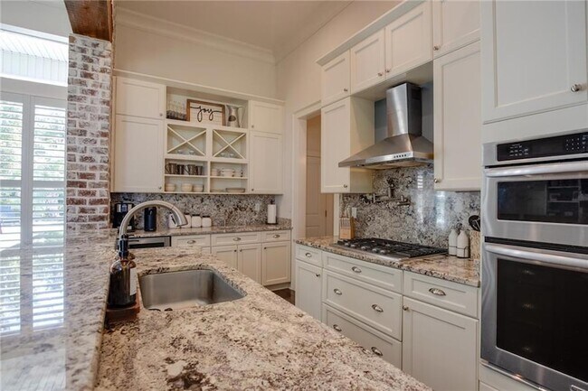 Building Photo - 306 Palermo Dr