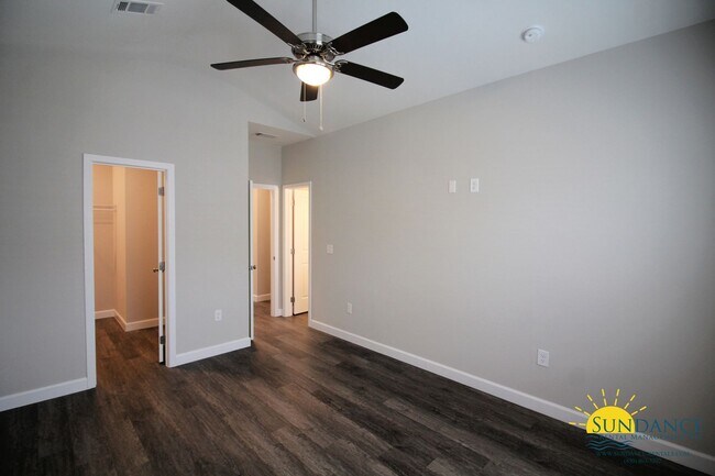 Building Photo - Custom Fort Walton Beach Townhouse in Gated Community!