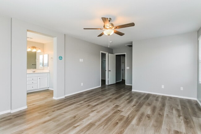 Building Photo - 1065 S Cheshire Ln