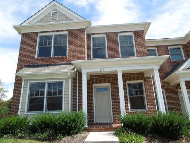 Primary Photo - Quality 3 BR Townhome; Convenient to Med C...