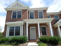 Building Photo - Quality 3 BR Townhome; Convenient to Med C...