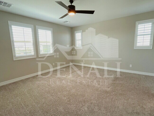 Building Photo - 13648 N 144th Dr