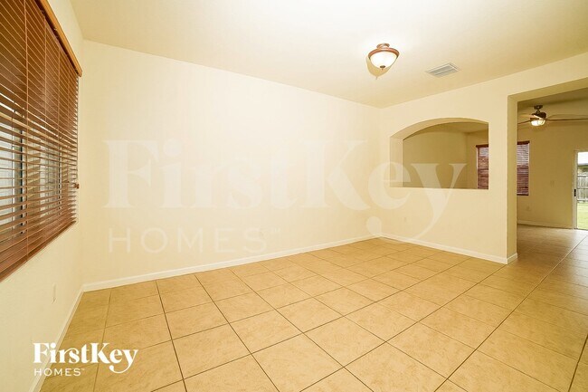 Building Photo - 3069 SE 5th Dr