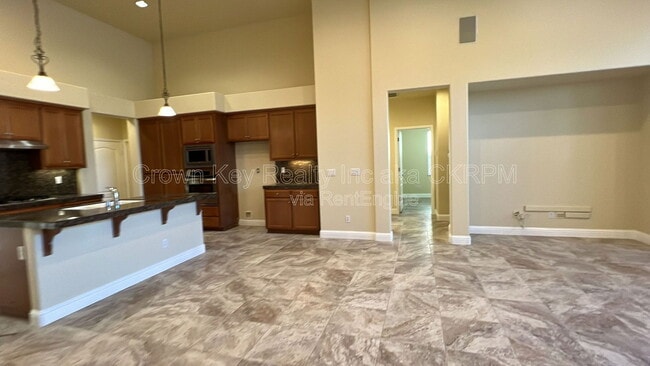 Building Photo - 724 Shelli St