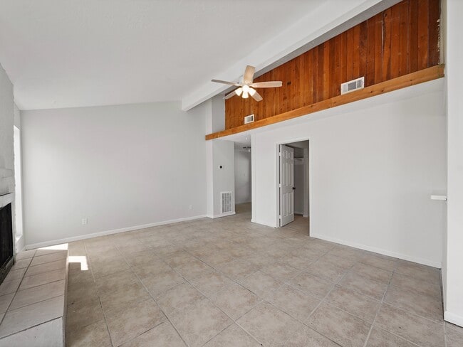 Building Photo - 6214 Skyview Dr
