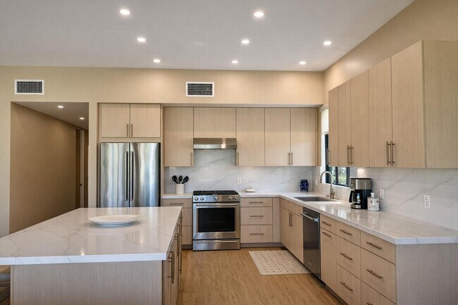 Building Photo - 45565 Pima Rd