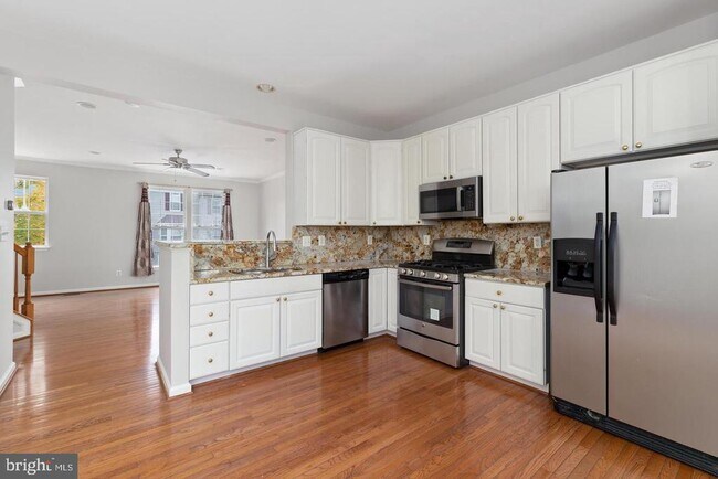Building Photo - 13700 Barksdale Dr