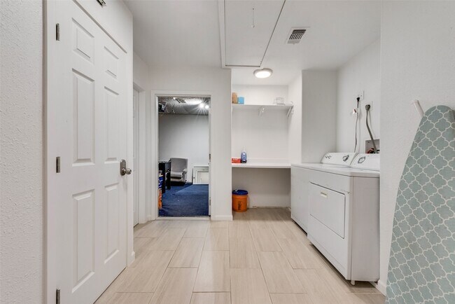 Building Photo - 9230 Millwood Dr