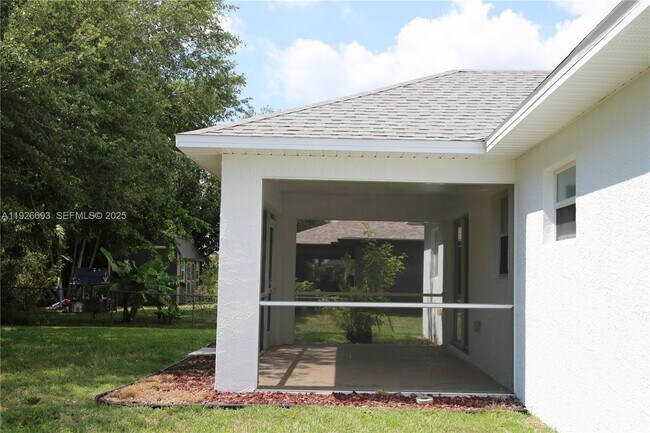 Building Photo - 1716 NE 6th Pl